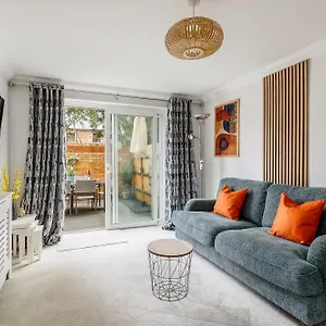 Modern, Comfy Town Centre Gem, Near Beach, Parking , Bournemouth United Kingdom