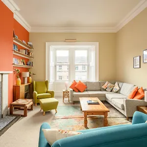 5-br 3-bth Newington - Modern & Spacious Apartment
