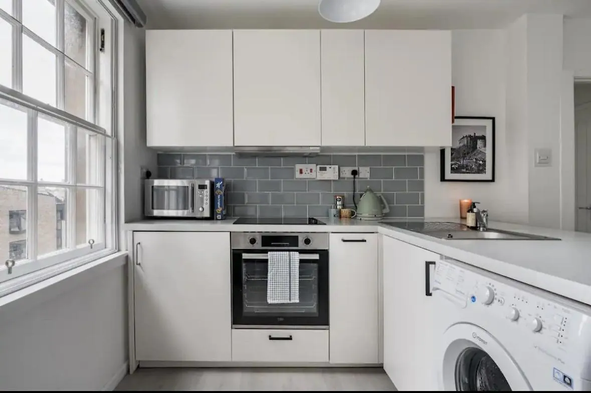 Edinburgh Castle Apartment